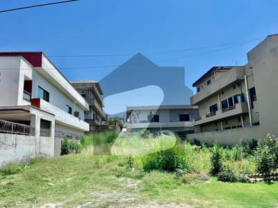 PLOT: 204 / STREET: 9 / BLOCK A / LEVEL PLOT / SOLID LAND / CLEAR FRONT / TOP LOCATION