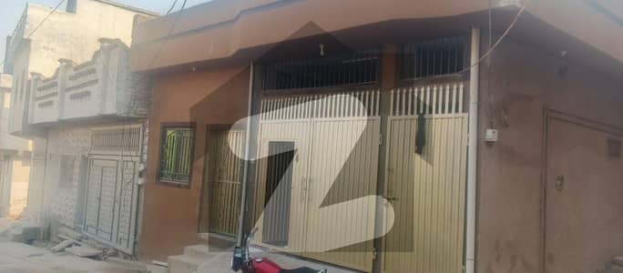 Prime Location House Of 4 Marla In Girja Road For sale