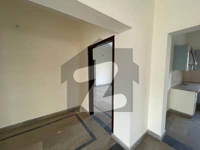 آئی ای پی انجنیئرز ٹاؤن ۔ بلاک بی 1 آئی ای پی انجنیئرز ٹاؤن ۔ سیکٹر اے,آئی ای پی انجینئرز ٹاؤن,لاہور میں 2 کمروں کا 1 کنال بالائی پورشن 40.0 ہزار میں کرایہ پر دستیاب ہے۔