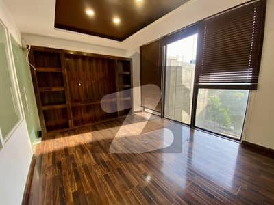 1020 SQFT OFFICE FOR RENT WITH CHAMBERS