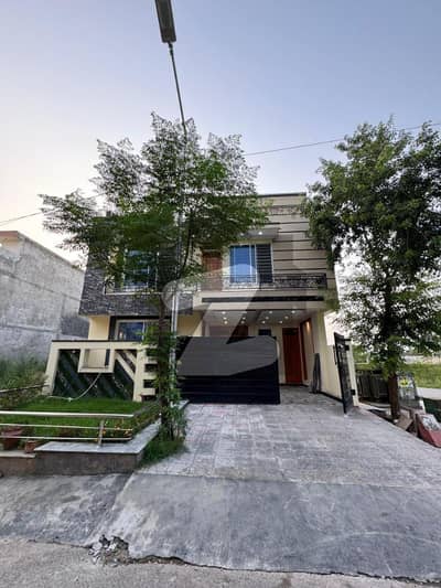 جی ۔ 13 اسلام آباد میں 5 کمروں کا 7 مرلہ مکان 7.25 کروڑ میں برائے فروخت۔