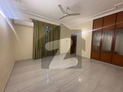Double Unit 01 Kanal Modren Design House For Rent In DHA Phase 4 Lahore.