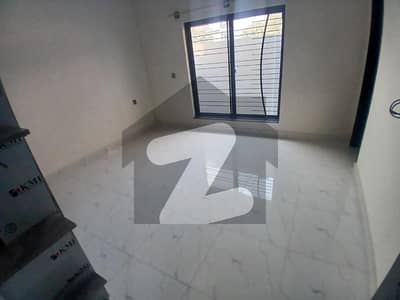 ڈی ایچ اے 11 رہبر لاہور میں 3 کمروں کا 6 مرلہ مکان 1.15 لاکھ میں کرایہ پر دستیاب ہے۔