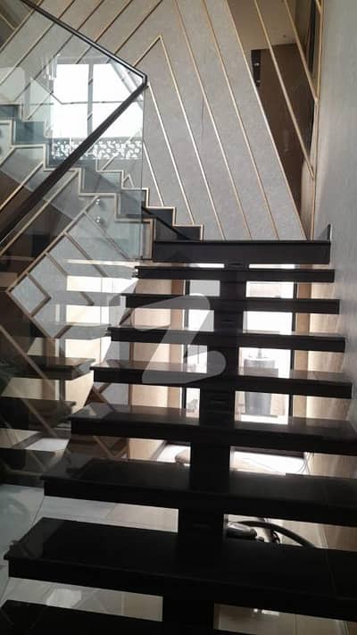 ڈی ایچ اے فیز 7 - بلاک آر فیز 7,ڈیفنس (ڈی ایچ اے),لاہور میں 5 کمروں کا 1 کنال مکان 6.0 لاکھ میں کرایہ پر دستیاب ہے۔