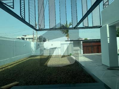 ڈی ایچ اے فیز 8 ڈی ایچ اے ڈیفینس,کراچی میں 6 کمروں کا 1 کنال مکان 25.0 کروڑ میں برائے فروخت۔