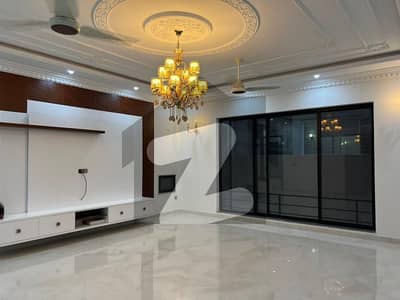 1 Kanal House Full Basement Available For Rent