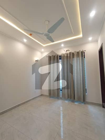 ڈی ایچ اے 9 ٹاؤن ڈیفنس (ڈی ایچ اے),لاہور میں 2 کمروں کا 5 مرلہ زیریں پورشن 1.3 لاکھ میں کرایہ پر دستیاب ہے۔