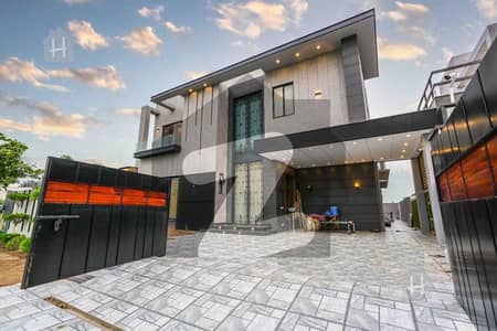 ڈی ایچ اے فیز 8 ڈیفنس (ڈی ایچ اے),لاہور میں 5 کمروں کا 1 کنال مکان 8.0 کروڑ میں برائے فروخت۔