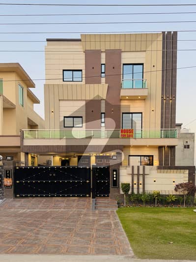 10 Marla Ultra Modern House Located In Central park houseing Society Lahore