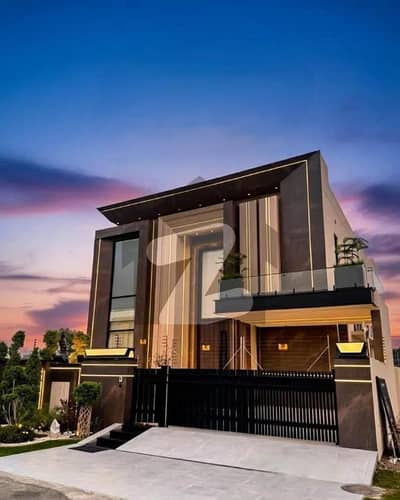 KANAL EYE CATCHING SUPERB LUXURY BUNGALOW FOR SALE on TOP LOCATION