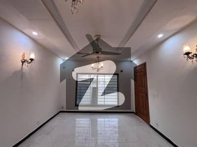 10 Marla House Available For Rent In G-13/3