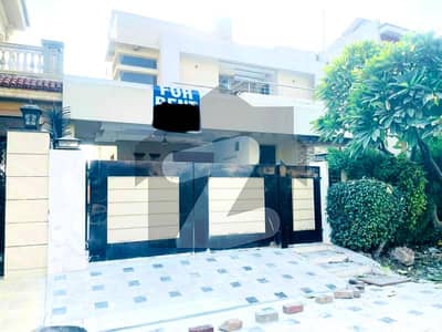 ڈی ایچ اے فیز 5 ڈیفنس (ڈی ایچ اے),لاہور میں 4 کمروں کا 10 مرلہ مکان 1.7 لاکھ میں کرایہ پر دستیاب ہے۔