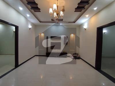 جوہر ٹاؤن فیز 2 جوہر ٹاؤن,لاہور میں 5 کمروں کا 5 مرلہ مکان 1.2 لاکھ میں کرایہ پر دستیاب ہے۔