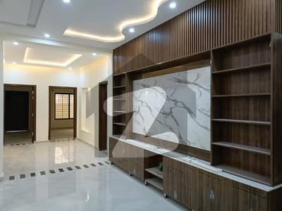 جی ۔ 15 اسلام آباد میں 6 کمروں کا 14 مرلہ مکان 1.5 لاکھ میں کرایہ پر دستیاب ہے۔