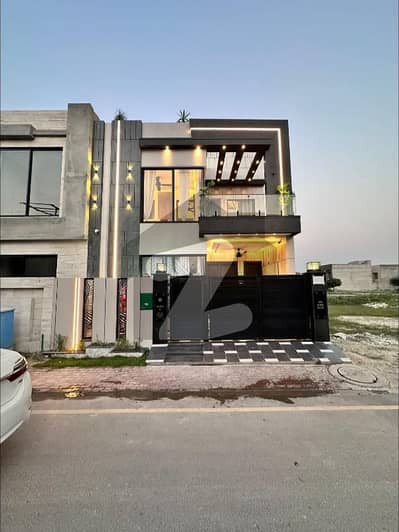 ڈی ایچ اے فیز 6 - بلاک ای فیز 6,ڈیفنس (ڈی ایچ اے),لاہور میں 4 کمروں کا 5 مرلہ مکان 2.1 کروڑ میں برائے فروخت۔