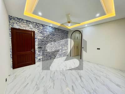 kanal luxury designer upper portion available for rent