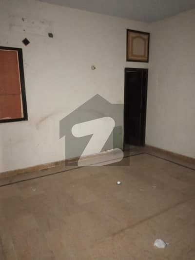 گلشن جمال - بلاک ایف گلشنِ جمال,گلشنِ اقبال ٹاؤن,کراچی میں 3 کمروں کا 10 مرلہ دفتر 1.4 لاکھ میں کرایہ پر دستیاب ہے۔