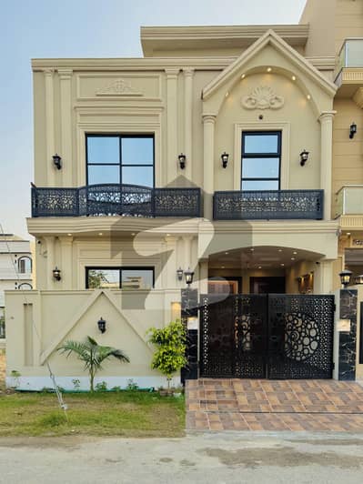 5 Marla Classic Most Beautiful Facing Park Investor Rate House Located In Central Park Houseing Society