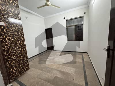 سیٹلائٹ ٹاؤن - 6 ویں روڈ سیٹیلائیٹ ٹاؤن - بلاک ڈی,سیٹیلائیٹ ٹاؤن,راولپنڈی میں 2 کمروں کا 5 مرلہ زیریں پورشن 70.0 ہزار میں کرایہ پر دستیاب ہے۔