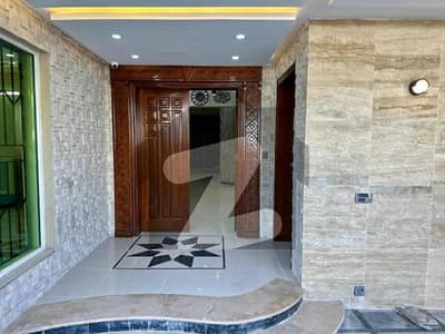 1 Kanal Luxury House Available For Rent