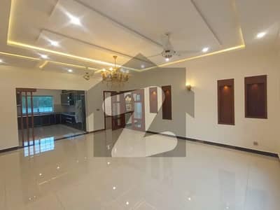 ڈی ایچ اے ڈیفینس فیز 2 ڈی ایچ اے ڈیفینس,اسلام آباد میں 3 کمروں کا 1 کنال بالائی پورشن 90.0 ہزار میں کرایہ پر دستیاب ہے۔