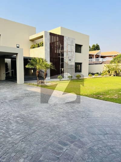 ایف ۔ 8 اسلام آباد میں 8 کمروں کا 4 کنال مکان 12.5 ارب میں برائے فروخت۔