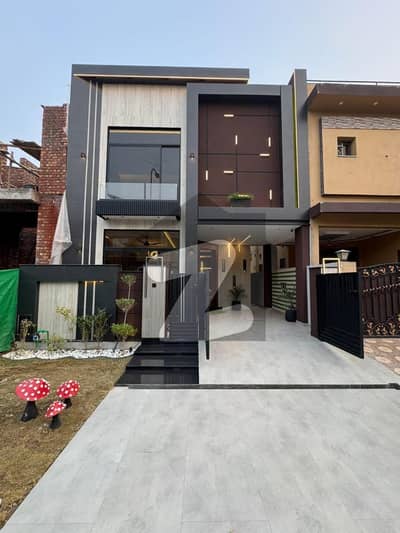 5 MARLA BRAND NEW HOUSE FOR RENT