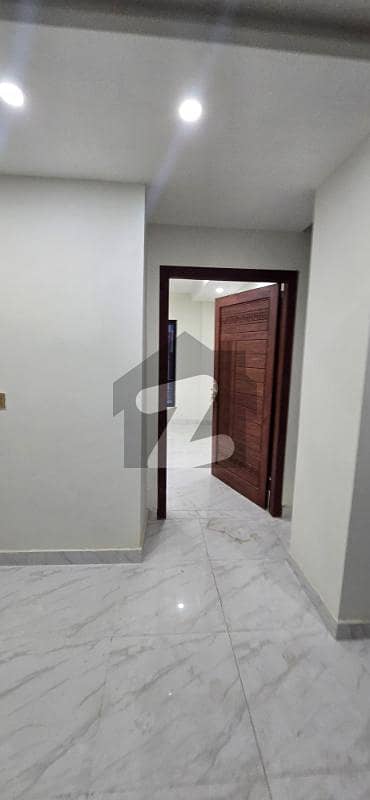 بحریہ ٹاؤن سیکٹر سی بحریہ ٹاؤن,لاہور میں 1 کمرے کا 2 مرلہ فلیٹ 37.0 ہزار میں کرایہ پر دستیاب ہے۔