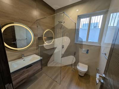 F-7 HOUSE PICEFULL HOUSE FOR SALE 20/30 BEDROOM EACH BATH