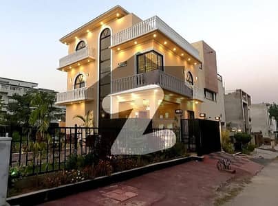 ڈی ۔ 12/3 ڈی ۔ 12,اسلام آباد میں 4 کمروں کا 4 مرلہ مکان 6.75 کروڑ میں برائے فروخت۔