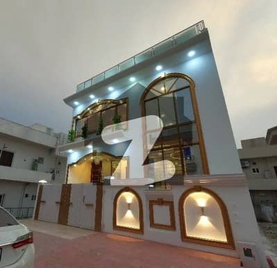 ڈی ۔ 12/1 ڈی ۔ 12,اسلام آباد میں 7 کمروں کا 8 مرلہ مکان 10.25 کروڑ میں برائے فروخت۔