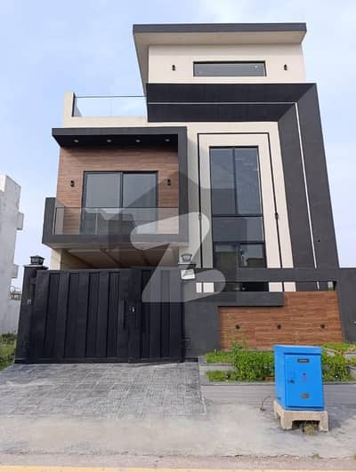 LUXURY MODERN HOUSE 5 MARLA