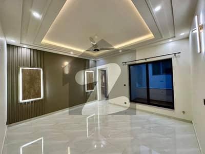 بحریہ ٹاؤن فیز 8 بحریہ ٹاؤن راولپنڈی,راولپنڈی میں 3 کمروں کا 5 مرلہ مکان 1.75 کروڑ میں برائے فروخت۔