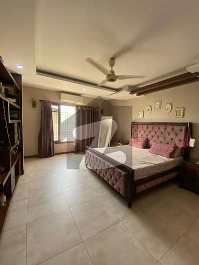 ڈی ایچ اے فیز 5 ڈی ایچ اے ڈیفینس,کراچی میں 6 کمروں کا 2 کنال مکان 24.5 کروڑ میں برائے فروخت۔