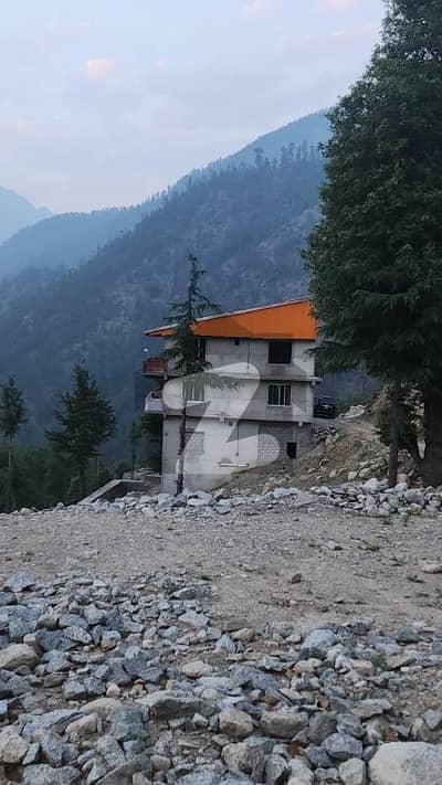 10 Marla 3 story house 8 bedrooms with attached baths, lounges kichens. lown every portion seprate entrance. idela location hill top kalam