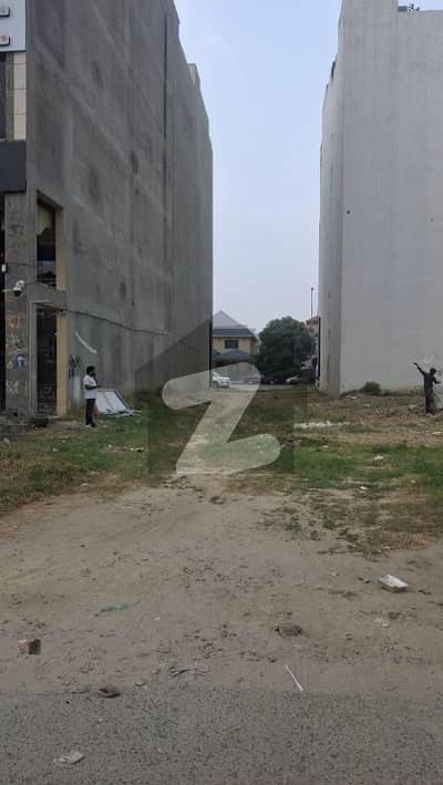 ڈی ایچ اے فیز 8 ۔ سی سی اے 2 ڈی ایچ اے فیز 8,ڈیفنس (ڈی ایچ اے),لاہور میں 8 مرلہ Studio عمارت 22.5 کروڑ میں برائے فروخت۔