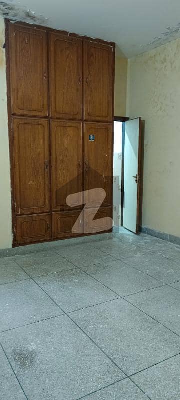 علامہ اقبال ٹاؤن لاہور میں 5 کمروں کا 7 مرلہ مکان 3.5 کروڑ میں برائے فروخت۔