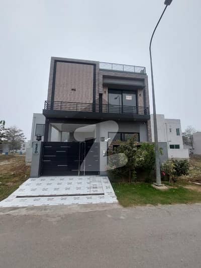 3 Beds Modern Design 5 Marla Ideal Location House for Sale in DHA 9 Town Lahore.