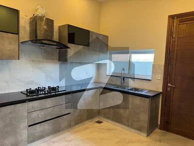 ڈی ایچ اے فیز 7 ڈیفنس (ڈی ایچ اے),لاہور میں 4 کمروں کا 10 مرلہ مکان 4.75 کروڑ میں برائے فروخت۔