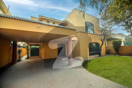 ڈی ایچ اے فیز 3 ڈیفنس (ڈی ایچ اے),لاہور میں 5 کمروں کا 1 کنال مکان 3.25 لاکھ میں کرایہ پر دستیاب ہے۔