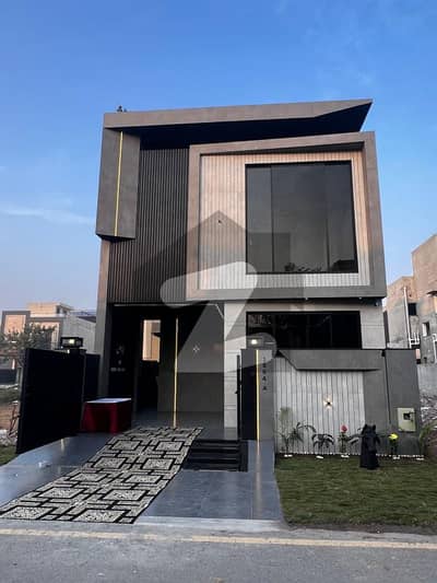 100 % ORIGNAL ADD 05 MARLA ULTRA MODREN VILLA WITH SWIMMING POOL DIRECT MAIN TO APROACH NEAR TO DOLMEN MALL IN DHA LAHORE PHASE 9