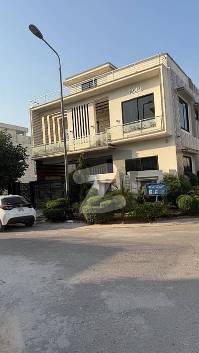 ڈی سی کالونی گوجرانوالہ میں 5 کمروں کا 10 مرلہ مکان 3.75 کروڑ میں برائے فروخت۔