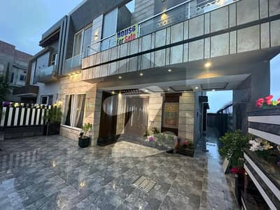 بحریہ ٹاؤن سیکٹر سی بحریہ ٹاؤن,لاہور میں 5 کمروں کا 10 مرلہ مکان 3.0 کروڑ میں برائے فروخت۔