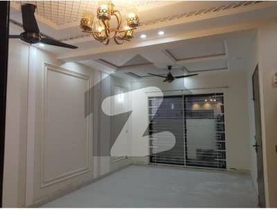 یونین لیونگ مین کینال بینک روڈ,لاہور میں 4 کمروں کا 5 مرلہ مکان 90.0 ہزار میں کرایہ پر دستیاب ہے۔