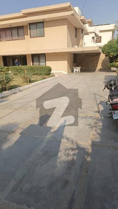 1000 Yard Bungalow For Sale 2+3 Bedroom 19th Street Compact House Very Well Mantian Near Zamzama Park Big Drive Wey