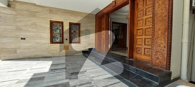 ایف ۔ 7 اسلام آباد میں 7 کمروں کا 1 کنال مکان 16.0 لاکھ میں کرایہ پر دستیاب ہے۔