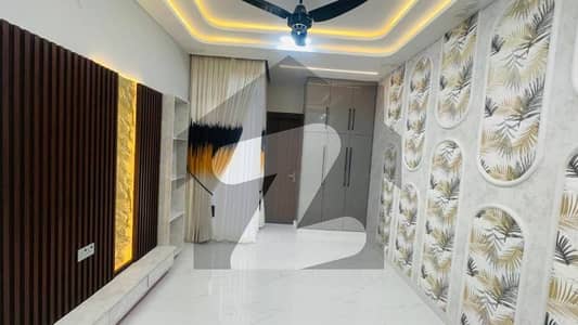 ڈی ایچ اے فیز 8 سابقہ ایئر ایوینیو ڈی ایچ اے فیز 8,ڈی ایچ اے ڈیفینس,لاہور میں 2 کمروں کا 10 مرلہ بالائی پورشن 70.0 ہزار میں کرایہ پر دستیاب ہے۔