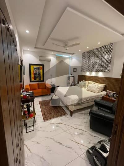 کینٹ لاہور میں 4 کمروں کا 10 مرلہ مکان 7.0 کروڑ میں برائے فروخت۔