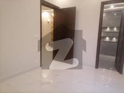 ایڈن ویلیو ہومز ایڈن,لاہور میں 3 کمروں کا 5 مرلہ مکان 1.65 کروڑ میں برائے فروخت۔