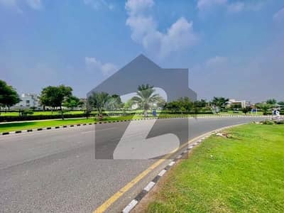 1 KANAL PLOT ON PRIME LOCATION IN LAKE CITY .